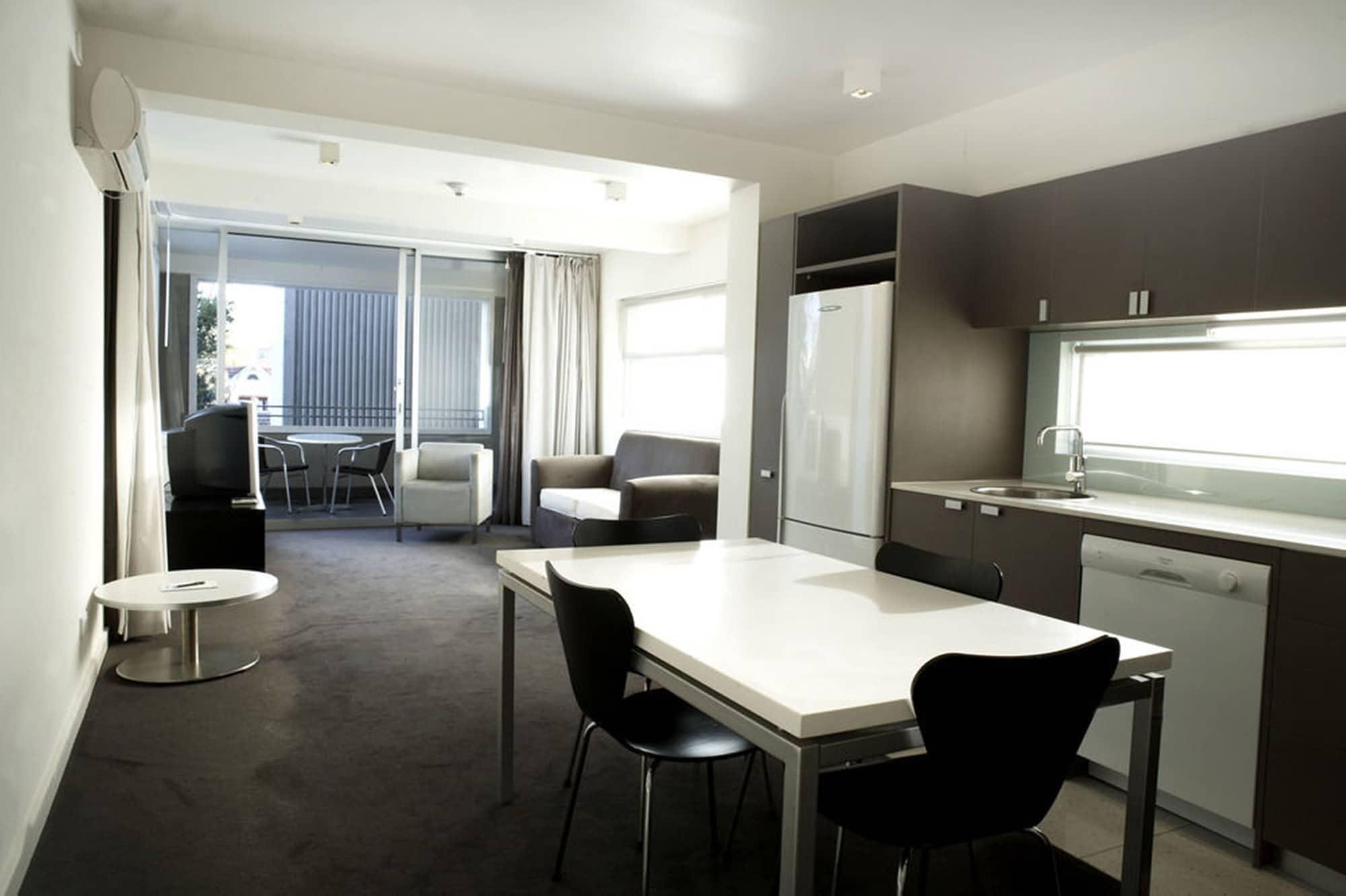 Cosmopolitan Hotel And Apartments Melbourne Room photo